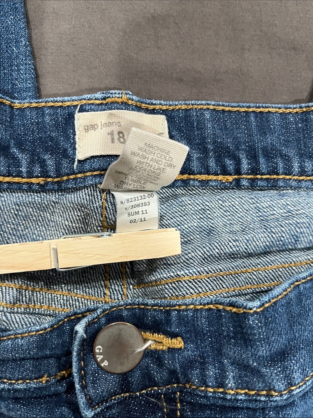 GAP Capris - Picture 3 of 9
